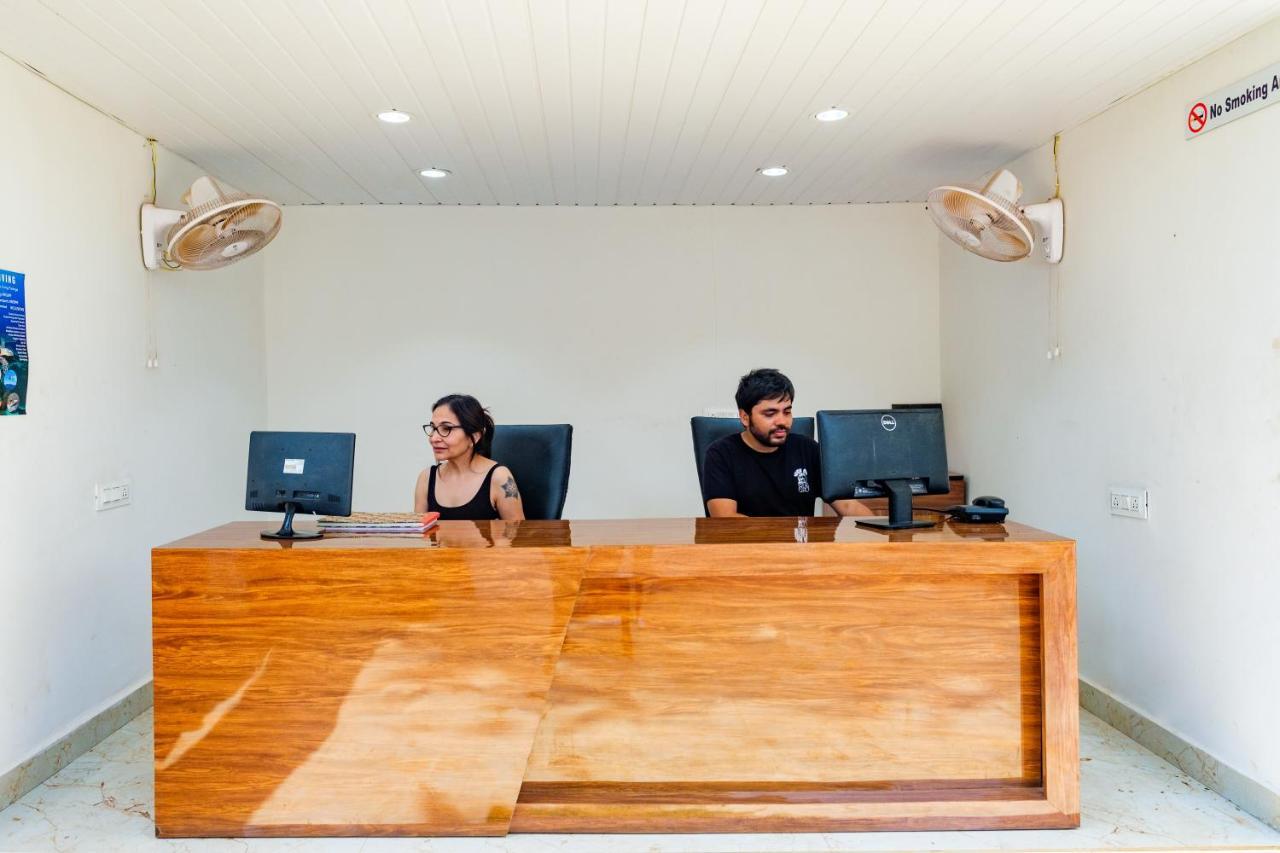 Valletta Beachside Morjim Ngoại thất bức ảnh