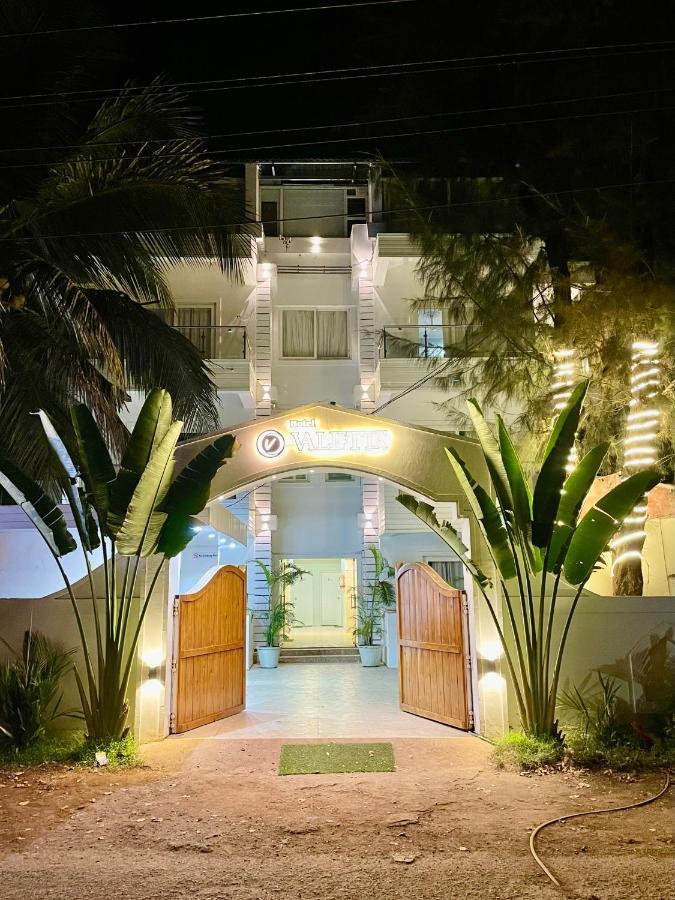 Valletta Beachside Morjim Ngoại thất bức ảnh