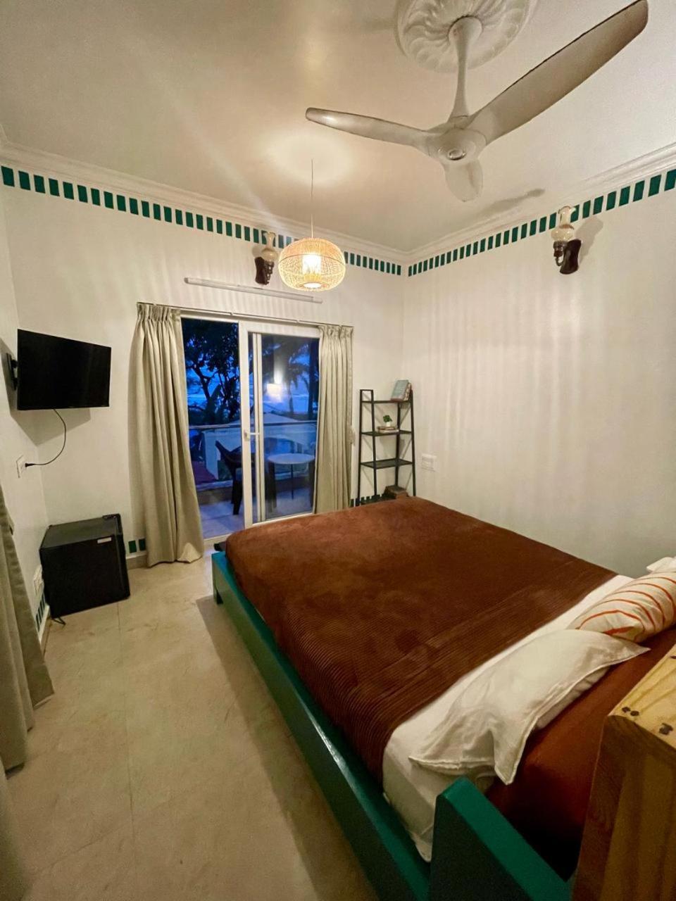 Valletta Beachside Morjim Ngoại thất bức ảnh