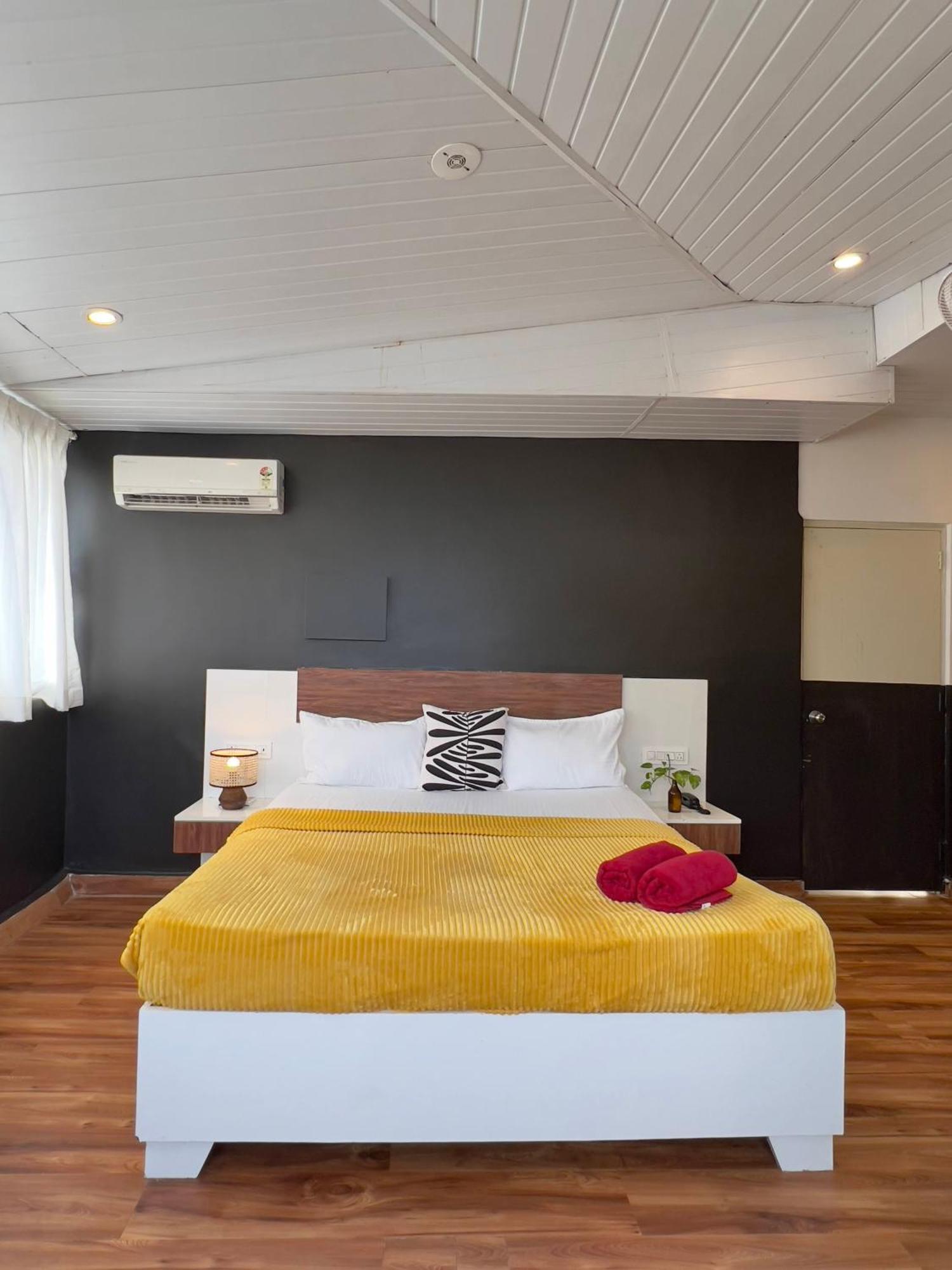 Valletta Beachside Morjim Ngoại thất bức ảnh